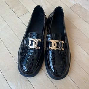 Black Loafer with gold chain